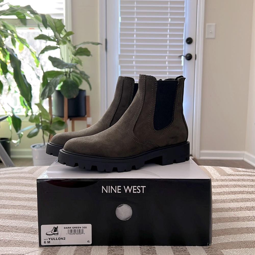 Nine West Women Yullon 2 Dark Green Chelsea Boots